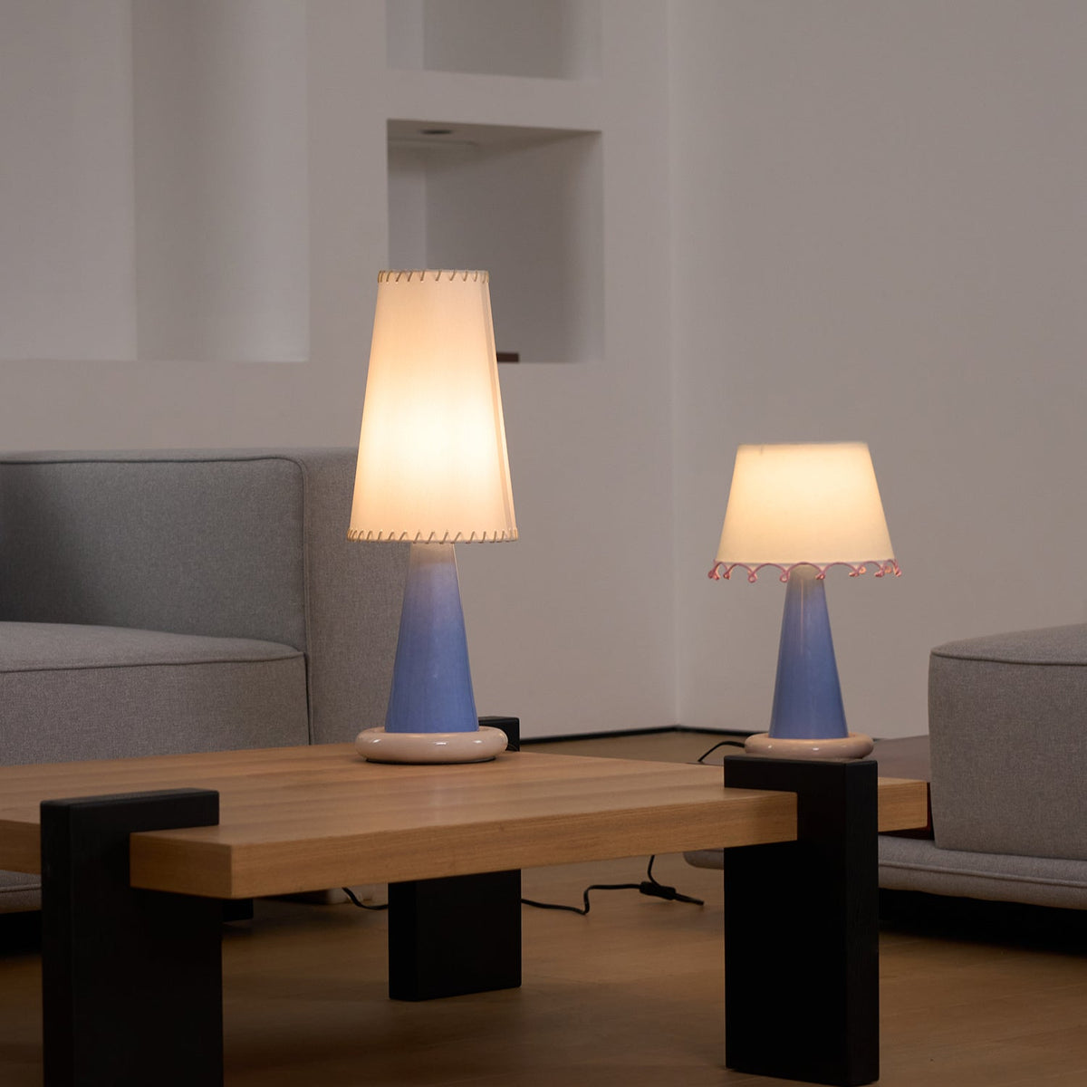 Rhett lámpara de mesa moderna de cerámica