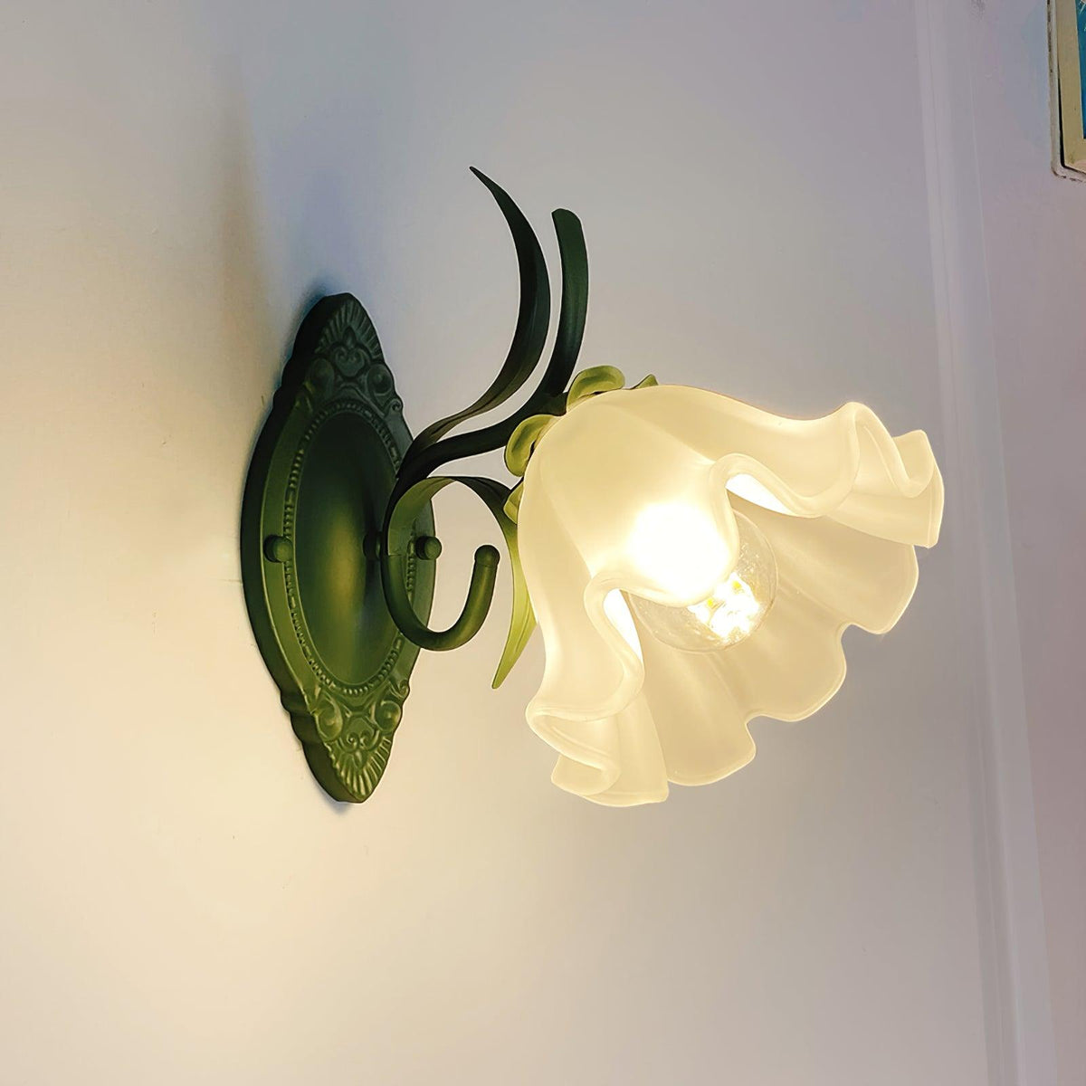 Aplique de pared vintage con sombra floral de vidrio para dormitorio y sala de estar
