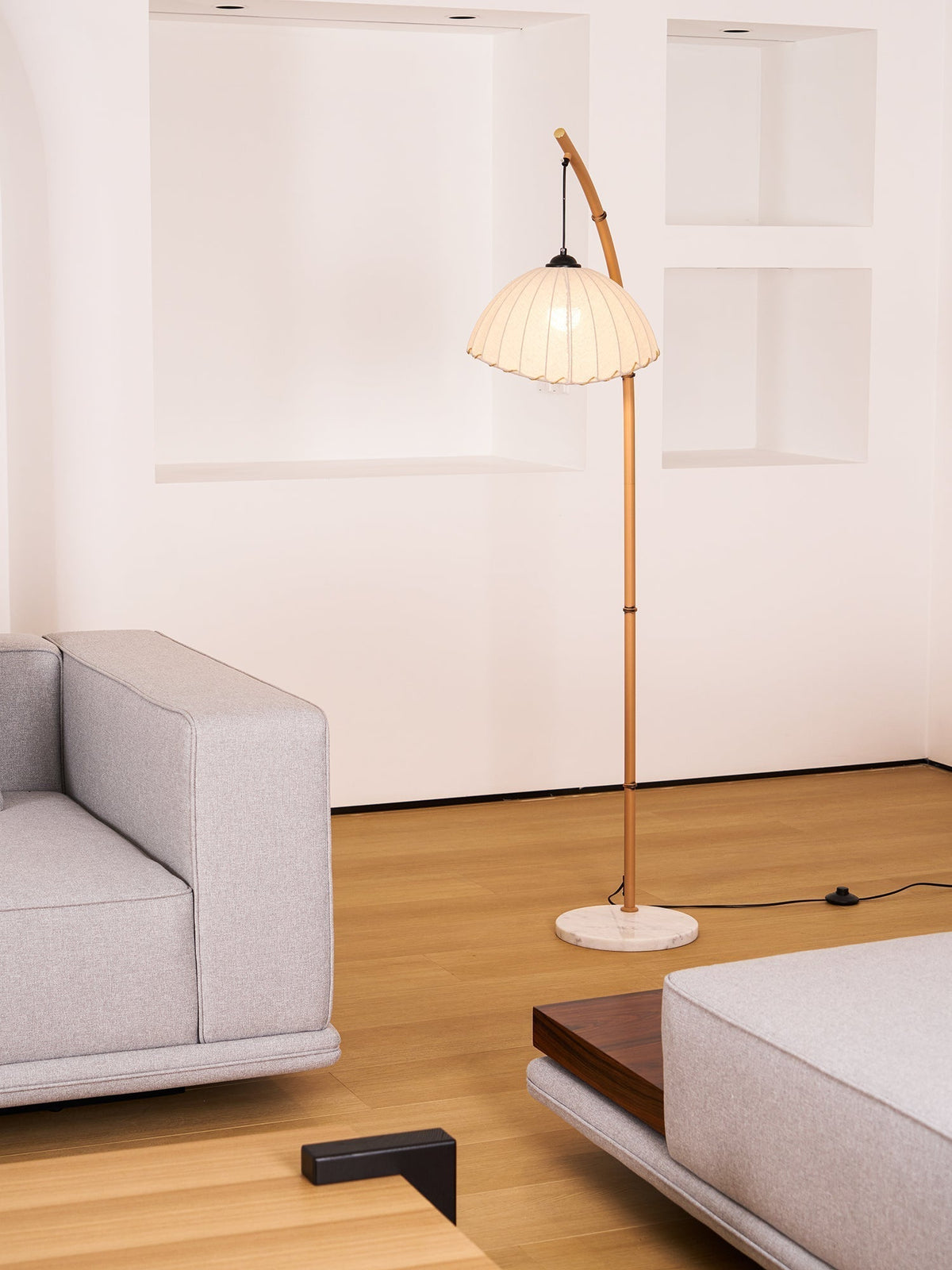 Liveno lámpara de pie minimalista de mármol