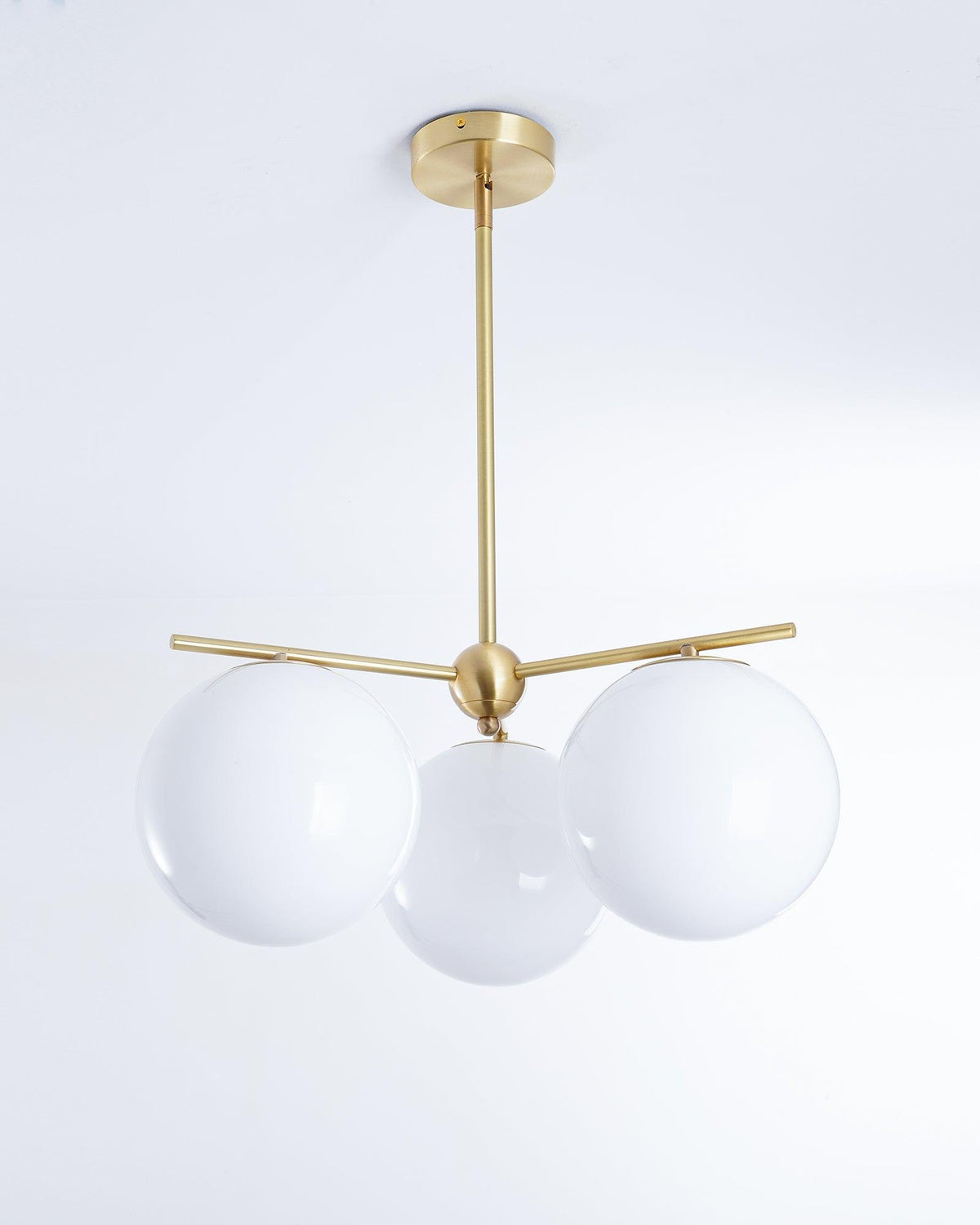 Casoella lámpara de araña esfera y tallo moderna dorada LED