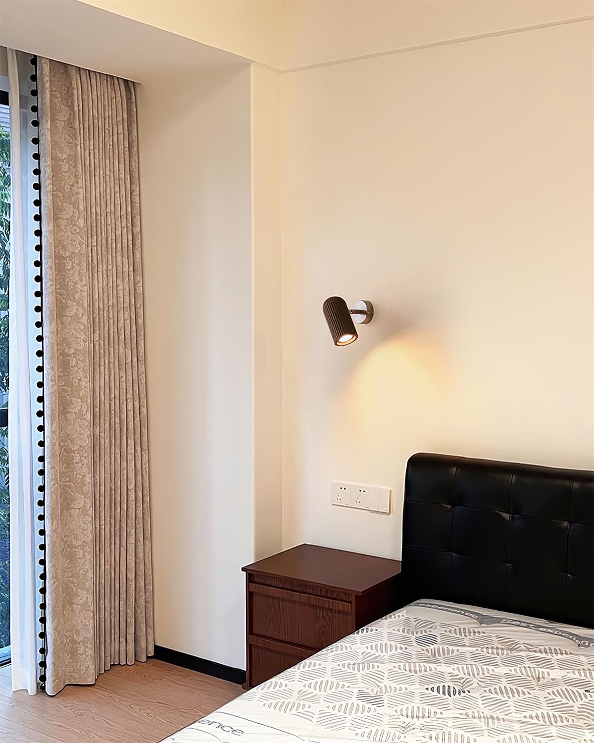 Pleat-Brite aplique de pared