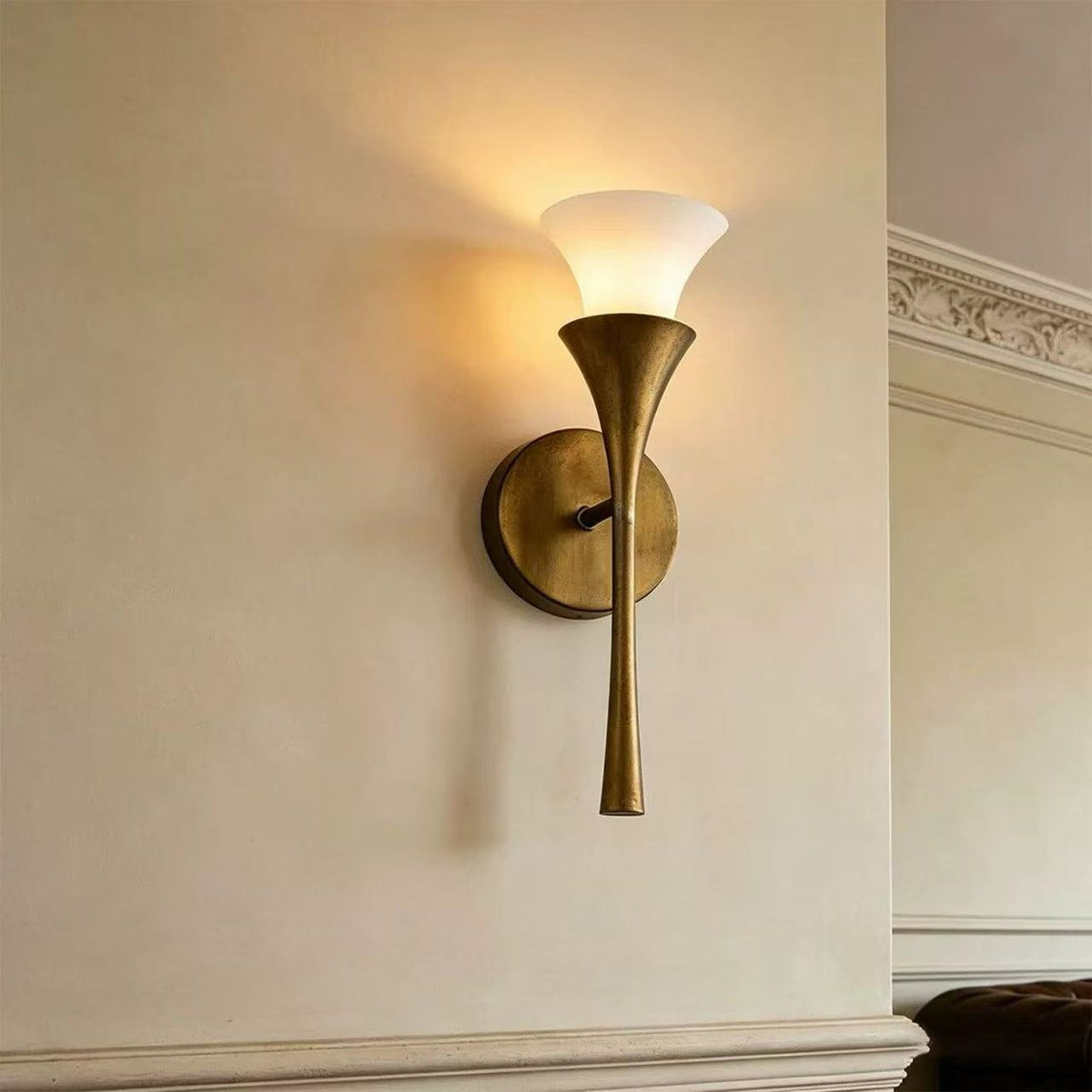 Solalette aplique de pared de latón con doble cúpula